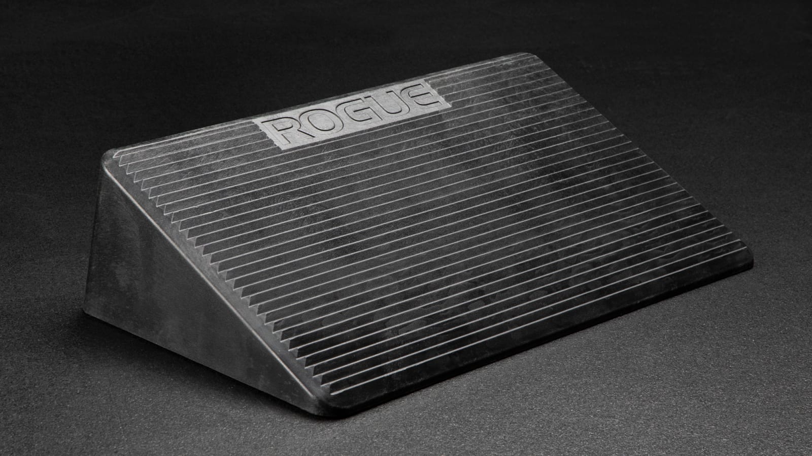 ウエイトトレーニング ROGUE SQUAT WEDGE Rogue 26.5-Degree Resin Squat Wedge – Steep Slant Board for Quad